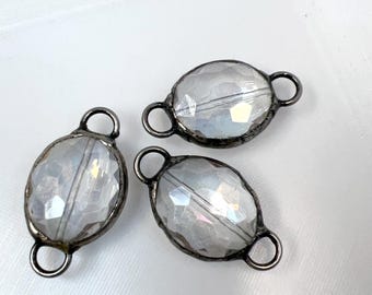 Una pieza de conector de cristal soldado a mano