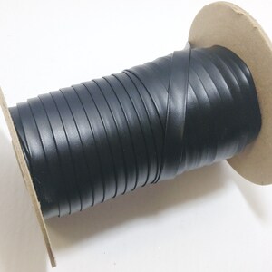 Laçage en similicuir 5/16&quot;, 3/8&quot;, 1/2&quot; en vinyle n°105 veau noir (10 yds) 0312BVBV 0375BVBV 0500BVBV