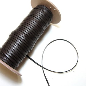 Allacciatura in pelle di vacchetta rinforzata, piegata doppia da 1/8" in grana marrone medio (5 YDS) 0125RD9