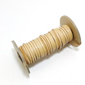 Cordón de cuero de vaca genuino de 5/32&quot; plano en burití oscuro (10 yardas) 0156NDA Marrón claro, tostado, caramelo, nuez DIY; borlas; atrapasueños;