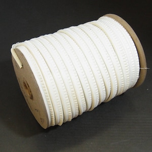 Weißes Koram Kunstlederband Paspol 5/16&quot; (5 yds) 2095XUKOR
