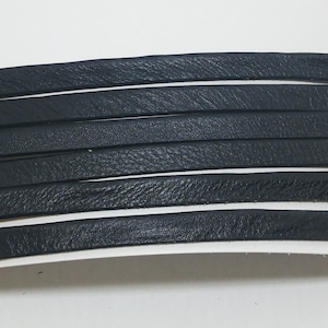 7/16&quot; plié sur le côté, laçage en cuir de vachette en noir Fuji avec ruban de renfort *carte* (3 YDS)