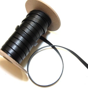 3/8&quot; Record Roma Leatherette Stripping in Black (10 yds) 0375BURR