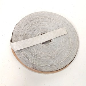 1" Flat, Cowhide Leather Strap in Beige Ostrich Print (5 YDS) 1000NDD ; Off white ivory