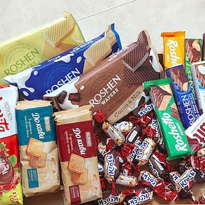 Ukrainian Candy Large Box – 1.5 kg Sweets from Ukraine with Love – Roshen Chocolate, Wafers, Bars & Candies – Eastern European Snack Sampler