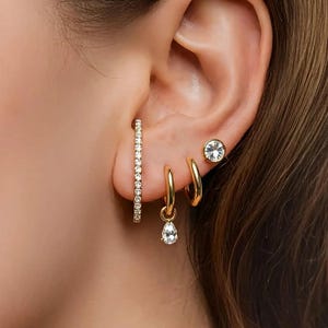 Linea Glow – Linear Diamond Stud Earrings