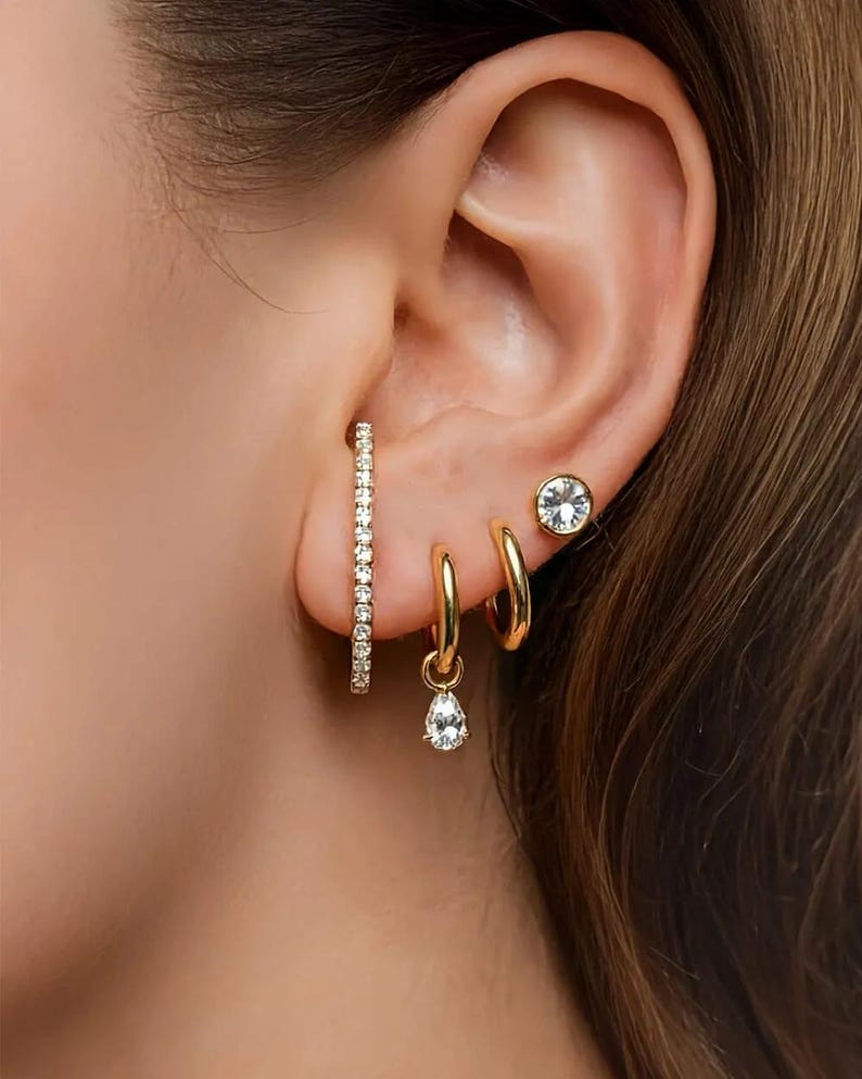 Linea Glow – Linear Diamond Stud Earrings