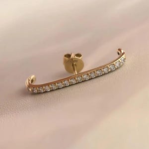 Linea Glow – Linear Diamond Stud Earrings