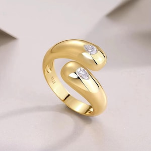 Twist Embrace – Pear Shape Diamond Ring