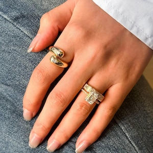 Twist Embrace – Pear Shape Diamond Ring