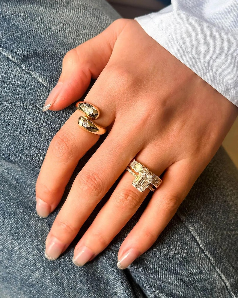 Twist Embrace – Pear Shape Diamond Ring