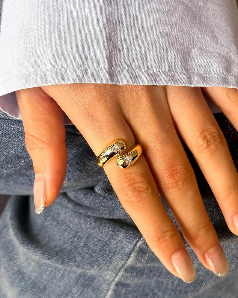 Twist Embrace – Pear Shape Diamond Ring