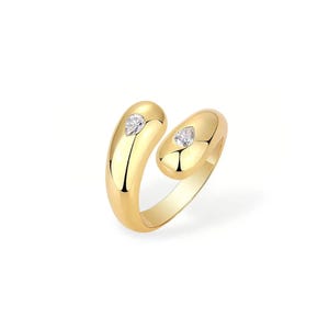 Twist Embrace – Pear Shape Diamond Ring