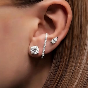 Linea Glow – Linear Diamond Stud Earrings