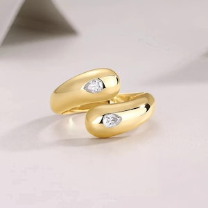 Twist Embrace – Pear Shape Diamond Ring