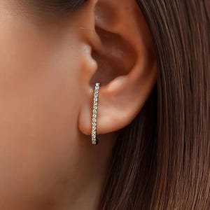 Linea Glow – Linear Diamond Stud Earrings
