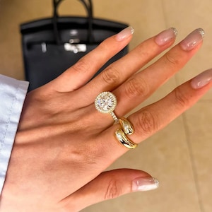 Twist Embrace – Pear Shape Diamond Ring