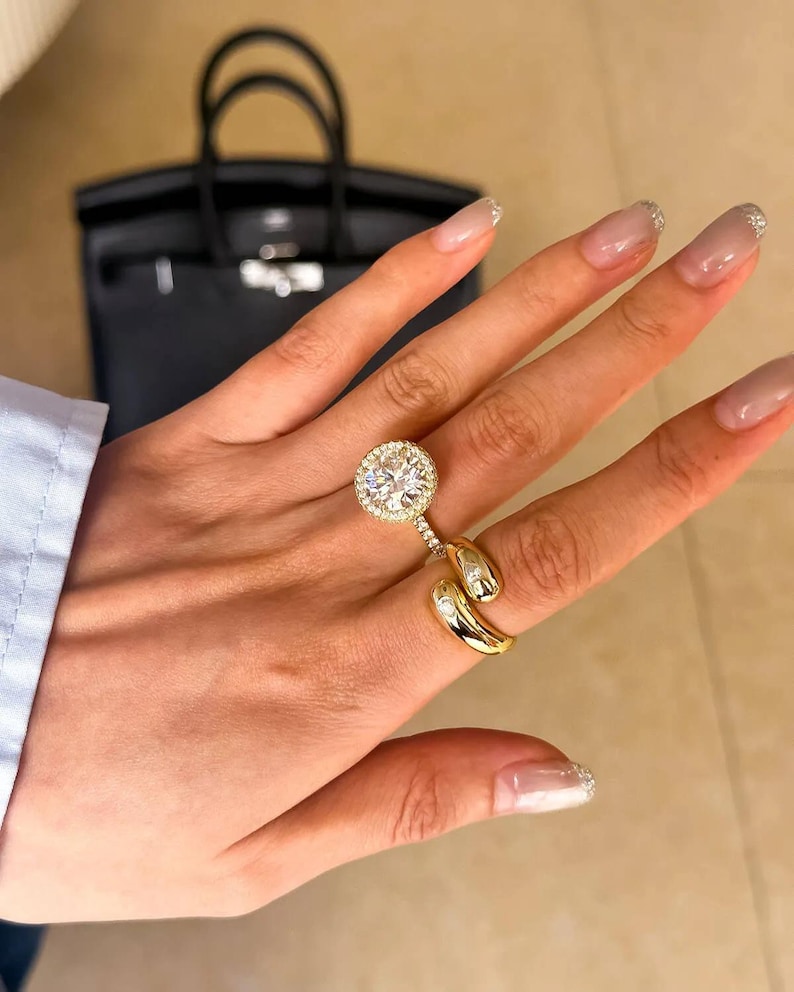 Twist Embrace – Pear Shape Diamond Ring