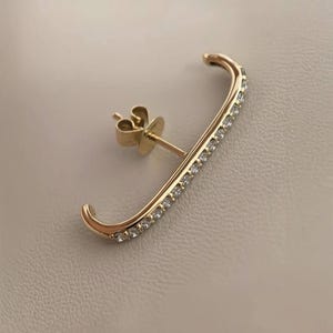 Linea Glow – Linear Diamond Stud Earrings
