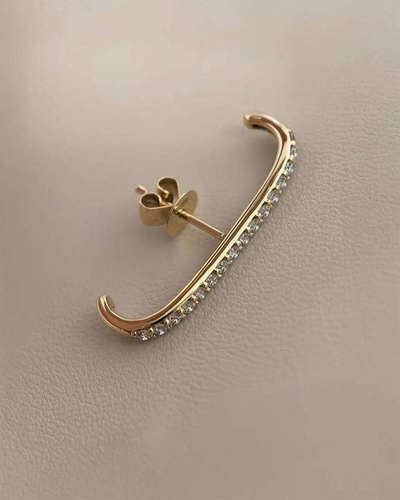 Linea Glow – Linear Diamond Stud Earrings