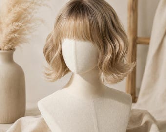 Kurze, gewellte Bob-Perücke mit Pony, natürlich aussehendes synthetisches Cosplay-Haar