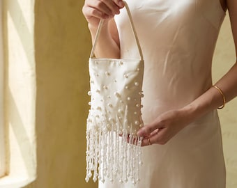 Perlenbesetzte Brauttasche mit Fransen, elfenbeinfarbene Satin-Hochzeitstasche, elegante Brauthandtasche, Geschenk zum Junggesellinnenabschied, Accessoire für die Hochzeitsfeier