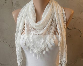 Transparenter Schal mit Fransen, Dreieckiger Spitzenschal, Brautschal aus Spitze, Schal mit Blumenmuster, Schal im viktorianischen Stil, Leichter Schal für Damen