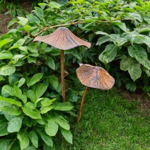 Rustic Metal Mushroom Garden Stakes – Whimsical Outdoor Sculptures, Set of 2