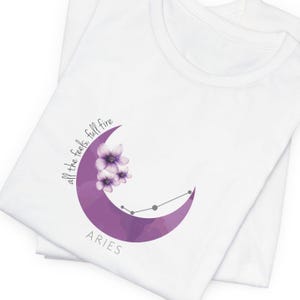 Camiseta del zodiaco Aries con la luna, camiseta con gráfico de estrellas astrológicas, camiseta de magia lunar, regalo de constelación de la carta natal cósmica, ropa con fases lunares místicas