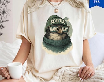 Camiseta Comfort Colors de fútbol americano de Seattle, regalo moderno para el día del partido, ropa deportiva vintage para aficionados, camiseta con la mascota de Seattle, camiseta para aficionados al fútbol americano de Seattle.