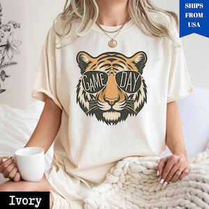 Mascotte du jour du match, mascotte du jour du match, tigres couleurs confort, t-shirt de football, t-shirt de maman footballeur, t-shirt du jour du match mignon, t-shirt mascotte