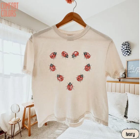 Comfort Colors Ladybug Boxy Tee,Cute Ladybug Shirt,Boxy Fit Graphic Shirt,Cottagecore Aesthetic Clothes, Minimalist Animal Top,Gift for Her