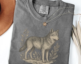 Vintage Wolf Shirt Comfort Colors – Howling Wolf Graphic Tee – Forest Animal Nature Shirt – Aesthetic Wildlife T-Shirt
