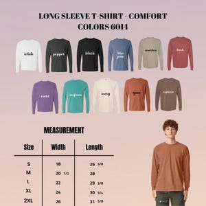 Puede incluir: Exhibici&oacute;n de camisetas de manga larga en varios colores, incluyendo blanco, negro y azul vaquero. La imagen tambi&eacute;n muestra una tabla de medidas con tallas que van de la S a la 2XL, con anchos de 45,7 cm a 66 cm y largos de 67,6 cm a 80,3 cm.