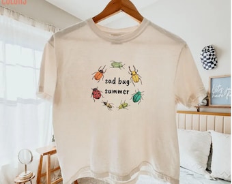 Camiseta holgada de verano con diseño de insecto triste, camiseta de insecto estilo Y2K, top corto de insecto estilo cottagecore, camiseta con estampado minimalista de naturaleza, camiseta de mariquita, regalo para ella.