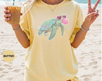 Camiseta de tortuga marina con colores cómodos, camiseta de tortuga soplando burbujas, linda camiseta de tortuga marina, chicle retro de tortuga, top de vacaciones, regalo para amantes del océano