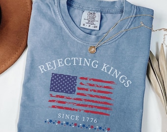 Rechazando a los reyes desde 1776. Camiseta de colores cómodos: Camiseta pro democracia.