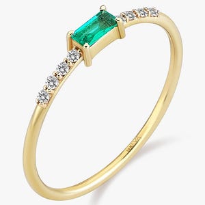 Real Gold Gemstone Baguet Ring, Engagement Band, Minimal Fine Women Jewelry, Stacking Emerald Ring, Emerald Jewelry, Silver May Birthstone