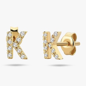 Mini pendientes de inicial de oro macizo auténtico, pendientes bonitos, pequeños pendientes de botón con letras, pendientes minimalistas apilables, regalo personalizado, delicados pendientes de botón de plata