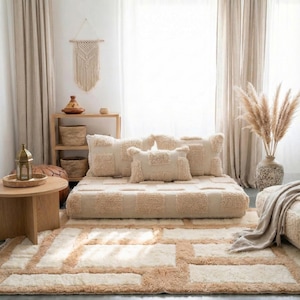 Handgeknoopte boujaad-loveseat, Marokkaanse wollen vloerbank, abstracte Arabische majlis-bank, abstracte witte bankhoezen, geweldige aangepaste Togo-bank