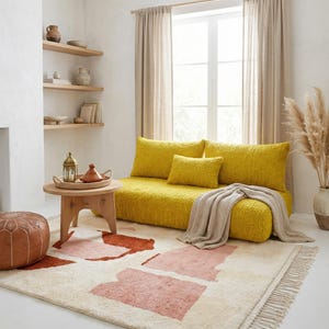 Marokkaanse wollen vloerbank, handgeknoopte boujaad-loveseat, abstracte Arabische majlis-bank, abstracte witte bankhoezen, geweldige aangepaste togo-bank