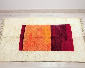 Tappeto marocchino arancione boho, tappeto rosso, tappeto in pelle di pecora fatto a mano, grande tappeto moderno Beni Ourain, fresco tappeto berbero personalizzato, tappeto marocchino bianco