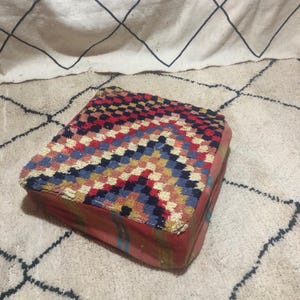 Moroccan rug pouf bedroom, Colorful vintagre floor seating, berber footstool living room, black seat cushion, traditional meditation cushion