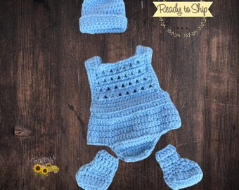 Preemie Outfit in blue includes booties and beanie