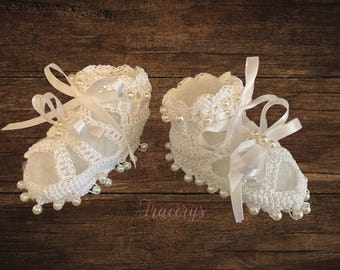 Crochet Baby Christening Booties, Holidays, Special event photo prop, Baby booties with beads