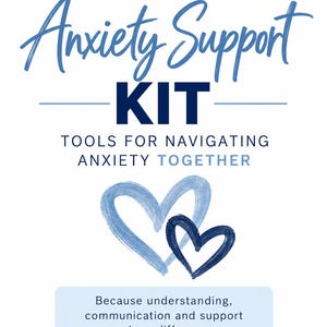 Puede incluir: Una tarjeta informativa blanca titulada THE Anxiety Support KIT TOOLS FOR NAVIGATING ANXIETY TOGETHER. Presenta dos corazones pintados a mano en azul claro y oscuro, con un recuadro azul claro que contiene el texto: Because understanding, communication and support make a difference.