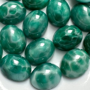 8 or 12 Vintage Green Glass Cabochons Mottled 10x8 Flatback Oval Speckled Made in Japan Jewelry Cabs C8-6-B