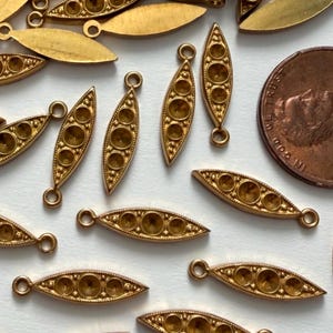 Vintage Brass Drops / Settings Elongated Navette 17x4mm Jewelry Findings for 17x4mm Teeny Rhinestones FNDR138-G