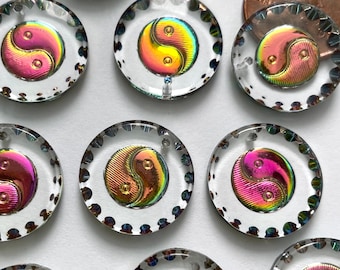 Vintage Ying Yang Intaglio Tropfen Vitrail Glas 18 mm Metallic Regenbogen Anhänger Perlen BD220