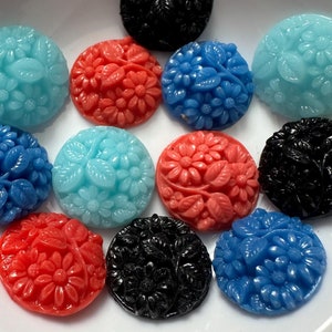 Vintage geschnitzte Glas Cabochons Blume Blau Aqua Koralle Pink Orange Schwarz Weiß 15 mm 15,5 mm 16 mm Runde Blumen Motiv Cabs C15-147